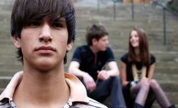 Кадр из сериала Молокососы 1 сезон